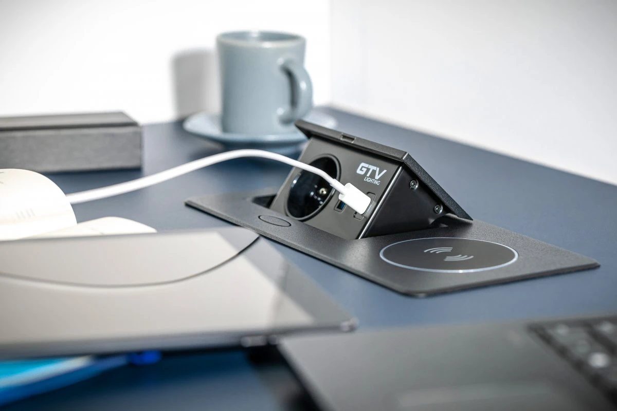 Изображение AE-PB1SAVAP-20  Розетка врезная AVARO PLUS (SCHUKO®), 2xUSB A+C, индукционная зарядка 5W, черный - завод GTV