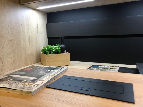 Изображение AE-PBU02GS-20  Блок розеток прямоугольный врезной 2 розетки (SCHUKO®) 2xUSB, черный - завод GTV